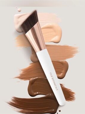 True Botanicals Everyday Flawless Brush Brand New in Box and Plastic!